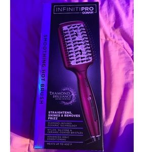 SMOOTHING HOT BRUSH